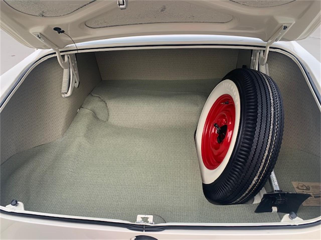 Mercury-Montclair-1955-Alaska-WhiteBlue-BlueWhite-37