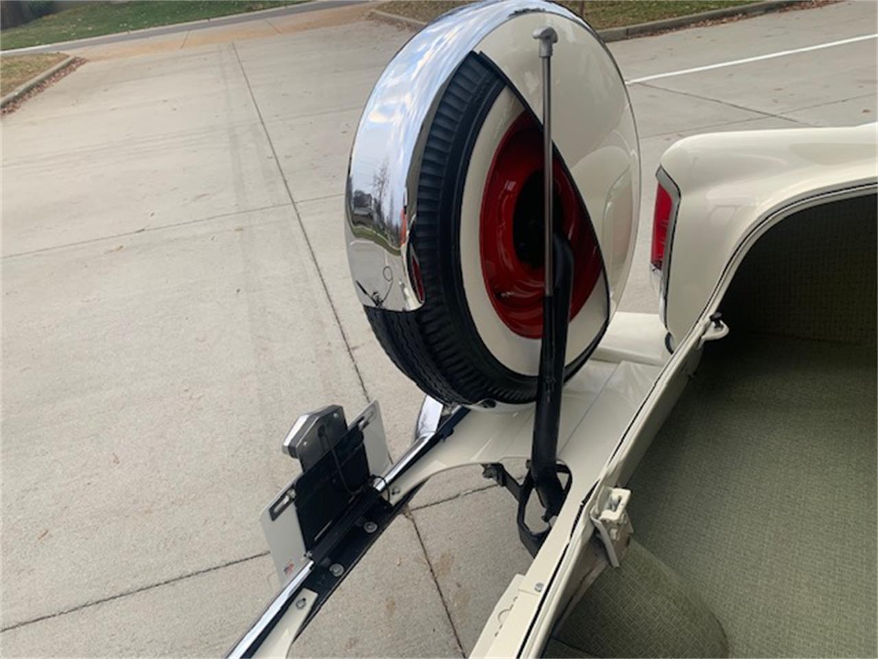 Mercury-Montclair-1955-Alaska-WhiteBlue-BlueWhite-39