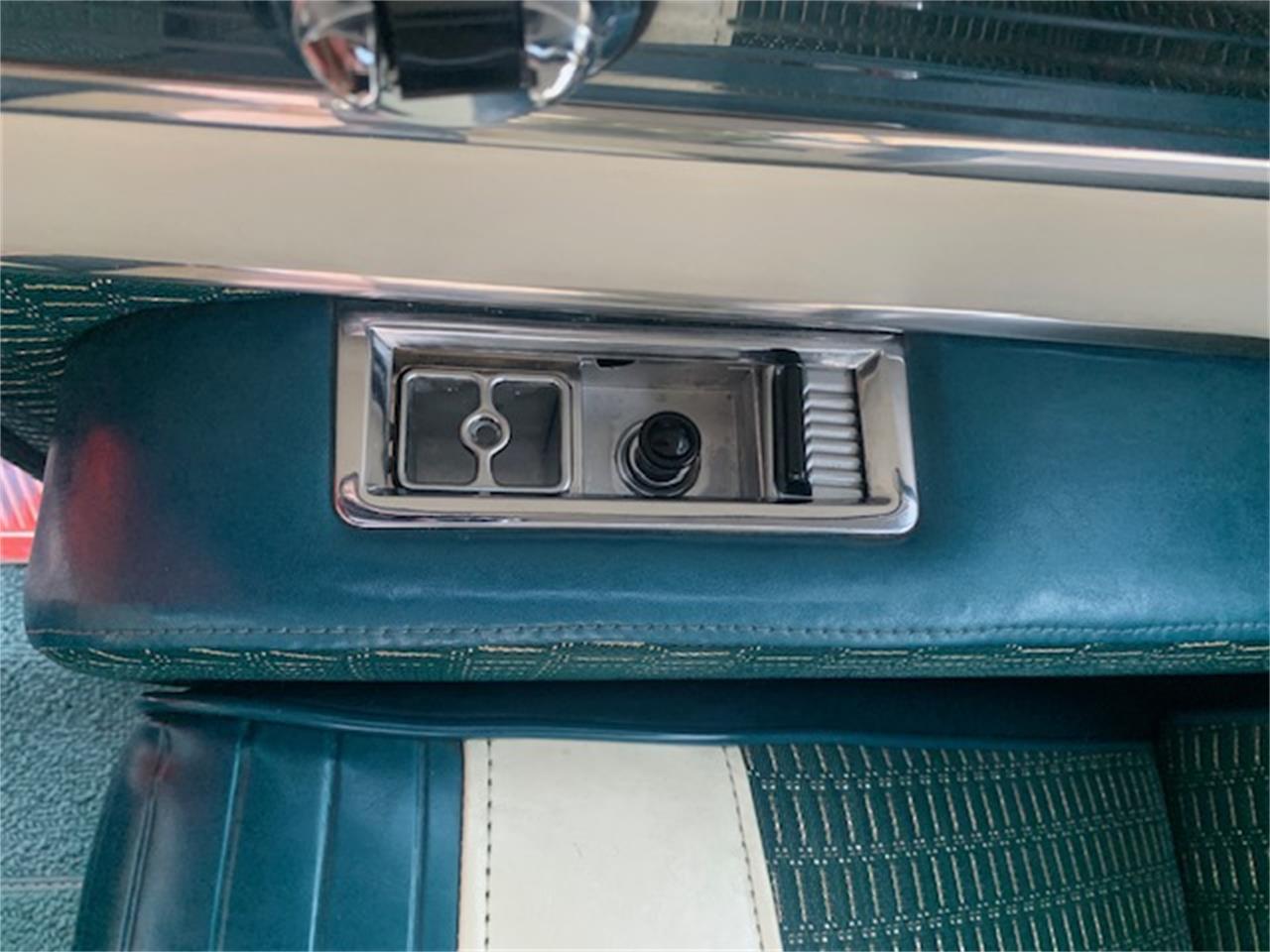 Mercury-Montclair-1955-Alaska-WhiteBlue-BlueWhite-52