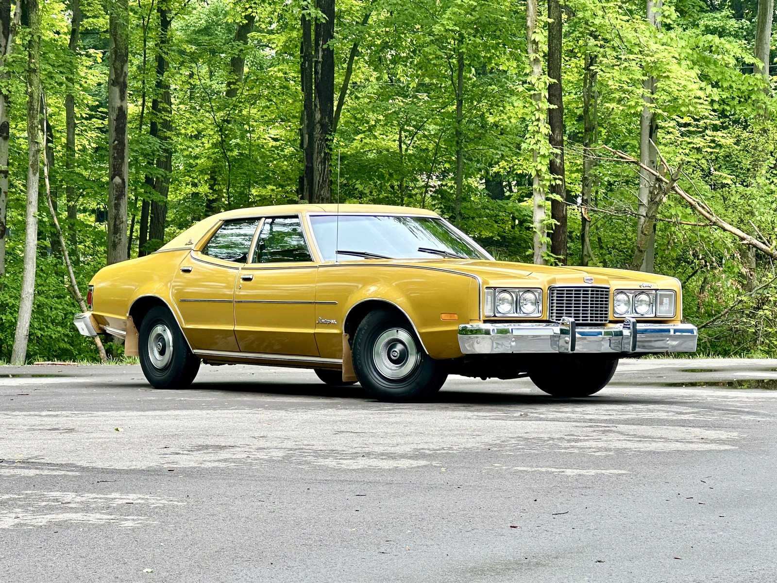 Mercury-Montego-1974-MUSEUM-QUALITY-1-OWNER