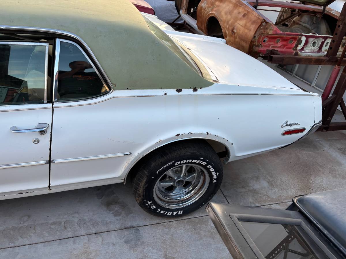 Mercury-cougar-1968-white-5