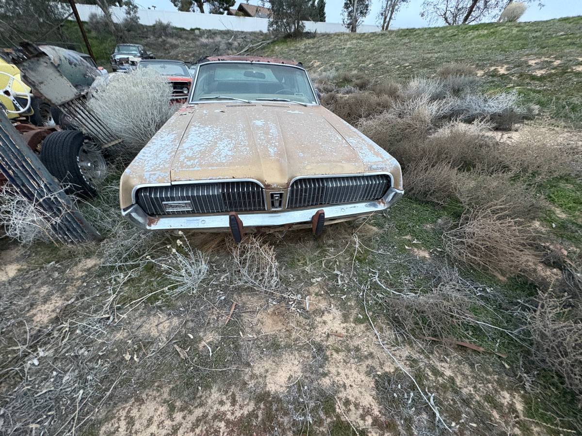 Mercury-cougar-1968-yellow-4