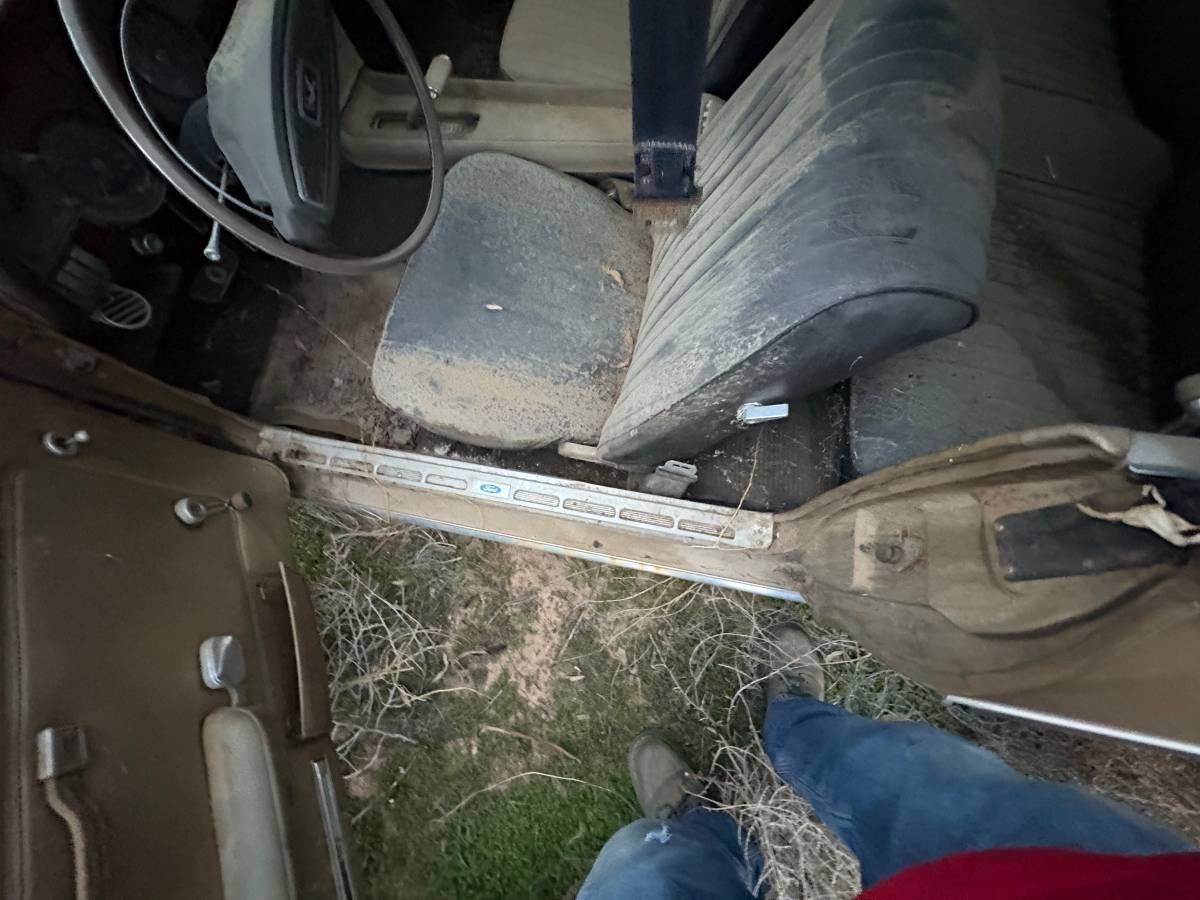 Mercury-cougar-1968-yellow-8