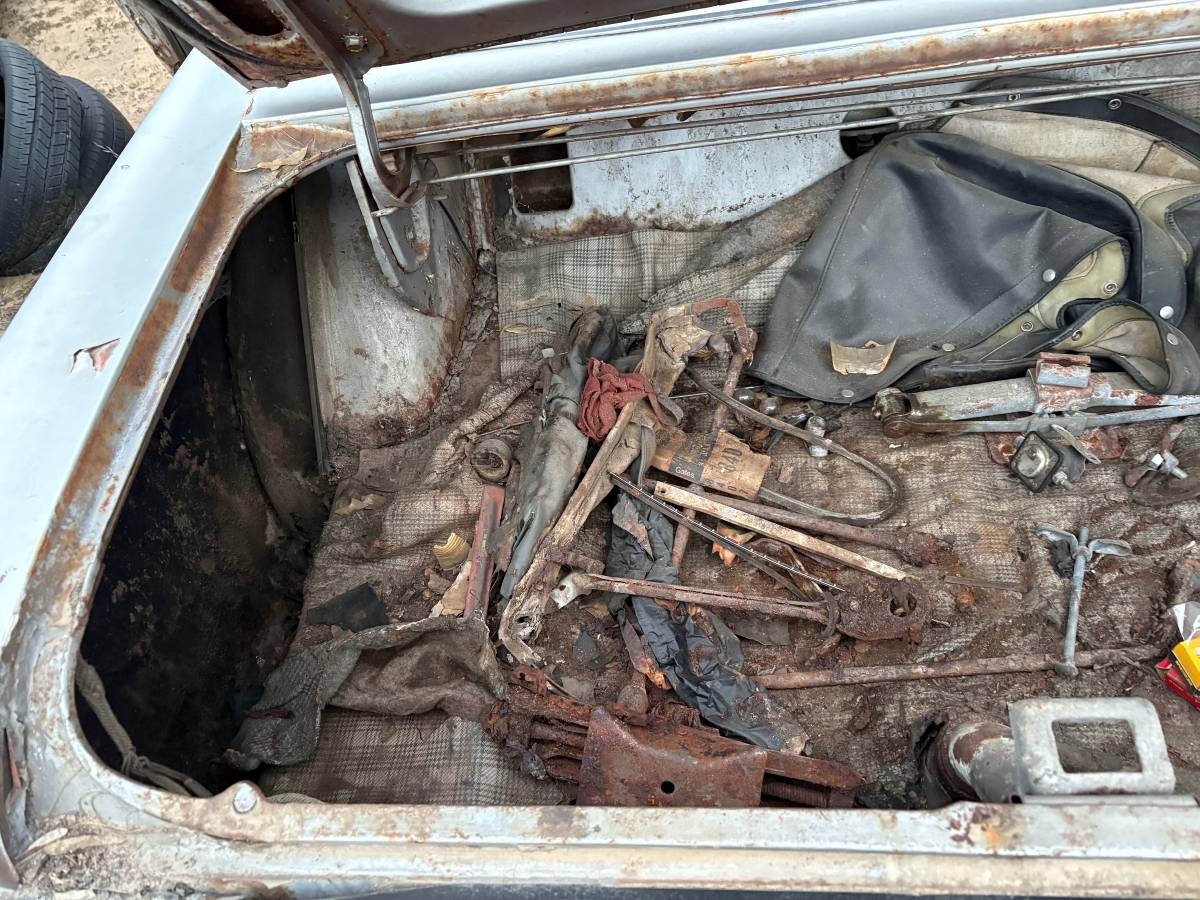 Mercury-cougar-1968-yellow-9