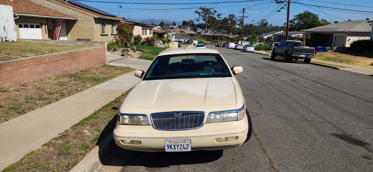 Mercury-grand-marquis-1996-yellow-4
