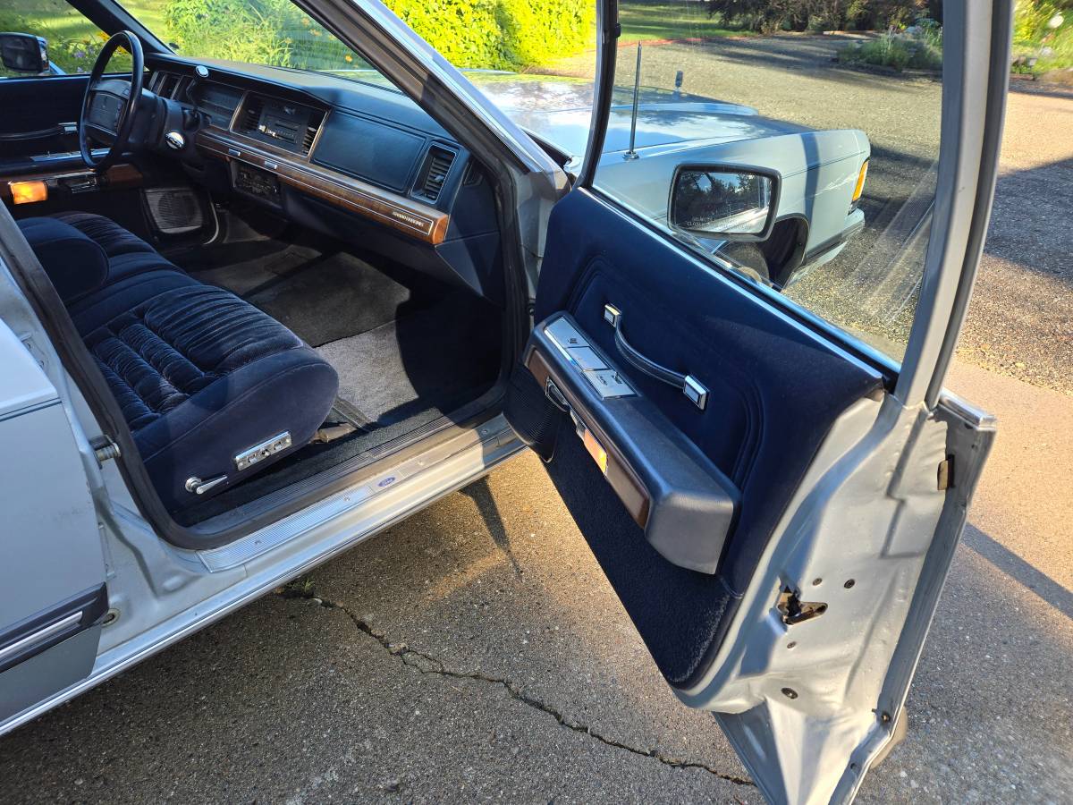 Mercury-grand-marquis-ls-1991-blue-8