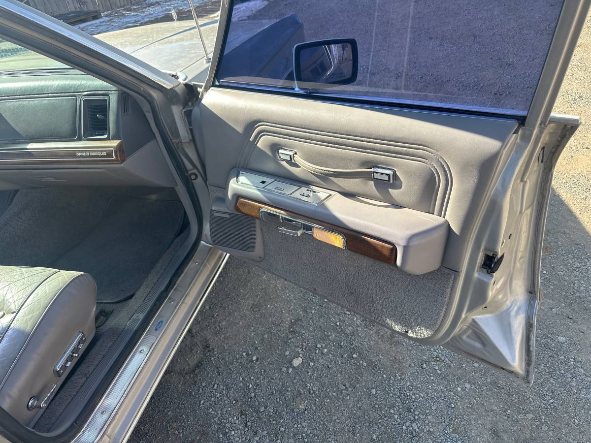 Mercury-grand-marquis-ls-1991-brown-7
