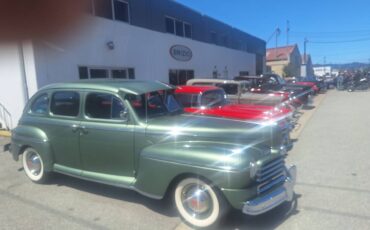 Mercury-monarch-4dr-sedan-1947-green-13