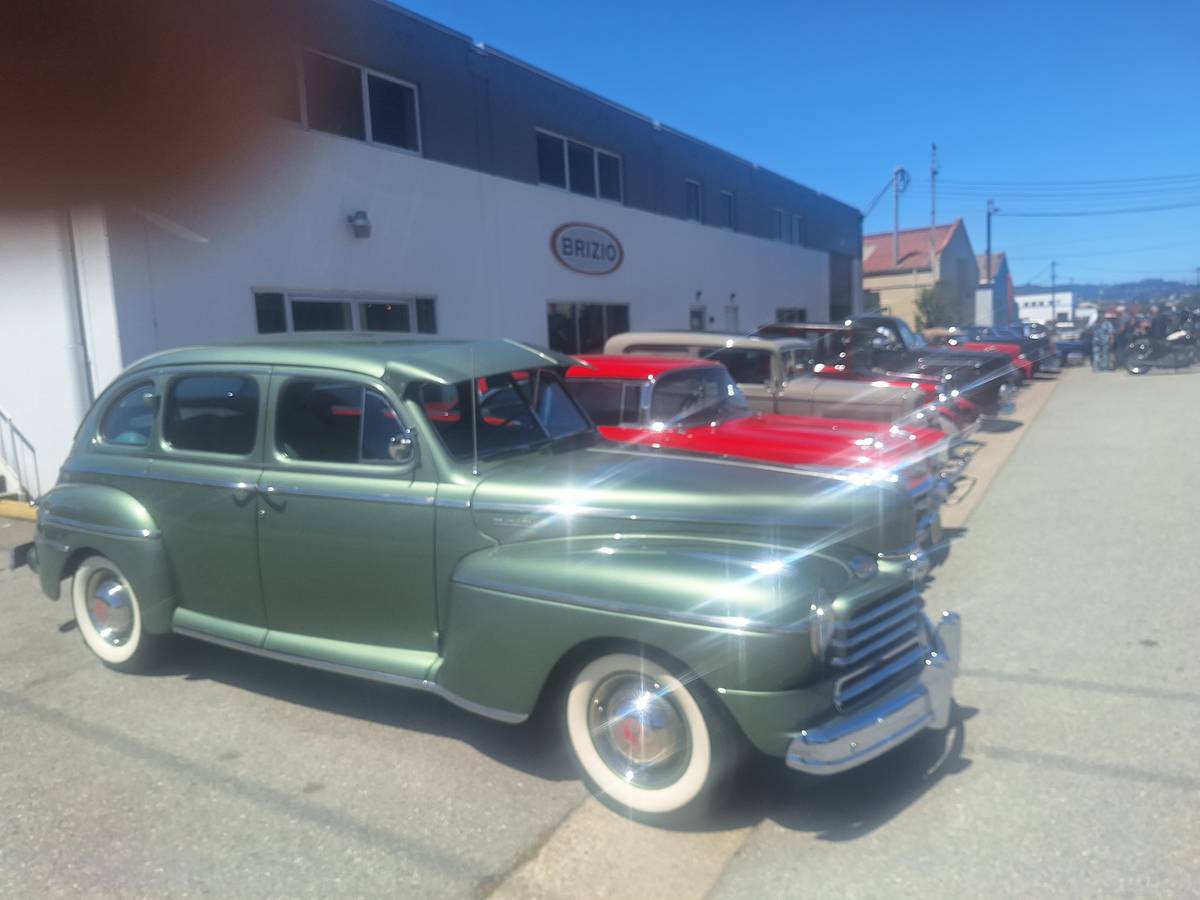 Mercury-monarch-4dr-sedan-1947-green-13