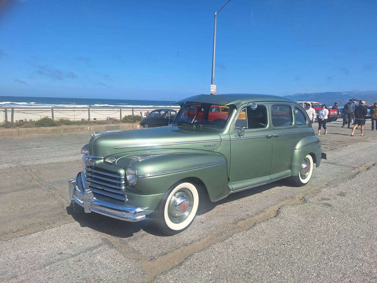 Mercury-monarch-4dr-sedan-1947-green-14