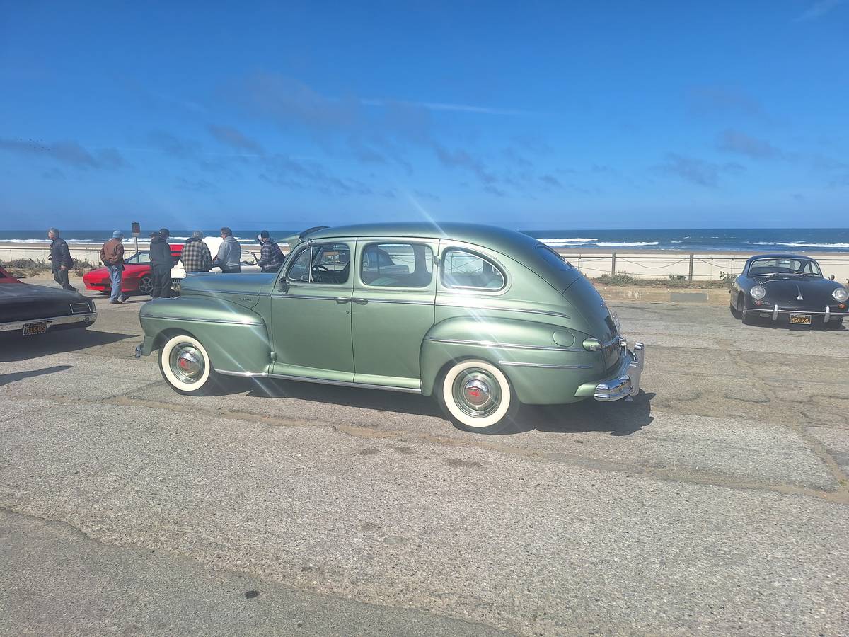 Mercury-monarch-4dr-sedan-1947-green-15