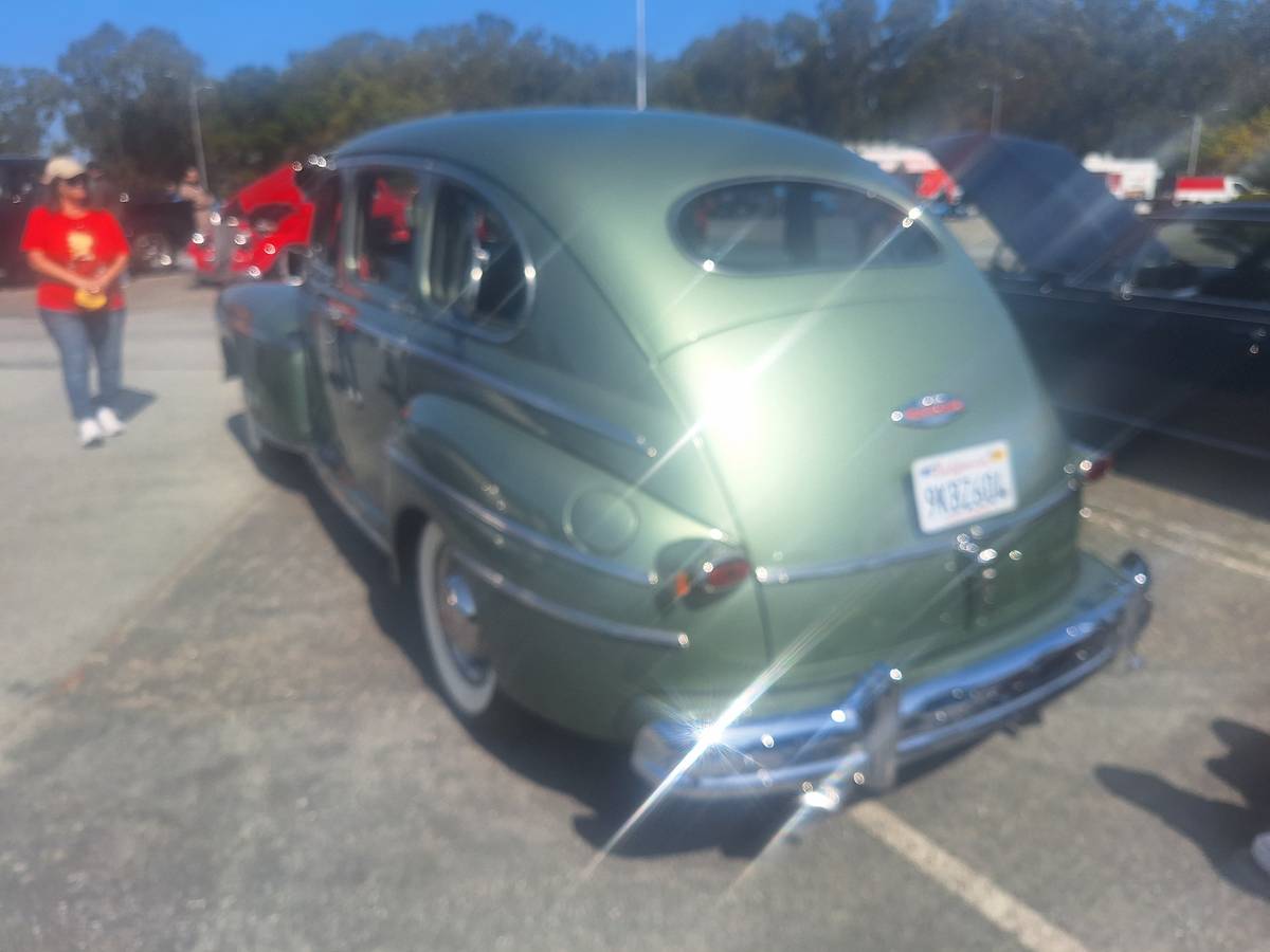Mercury-monarch-4dr-sedan-1947-green-9