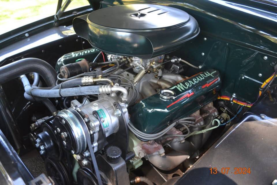 Mercury-sedan-1951-green-10