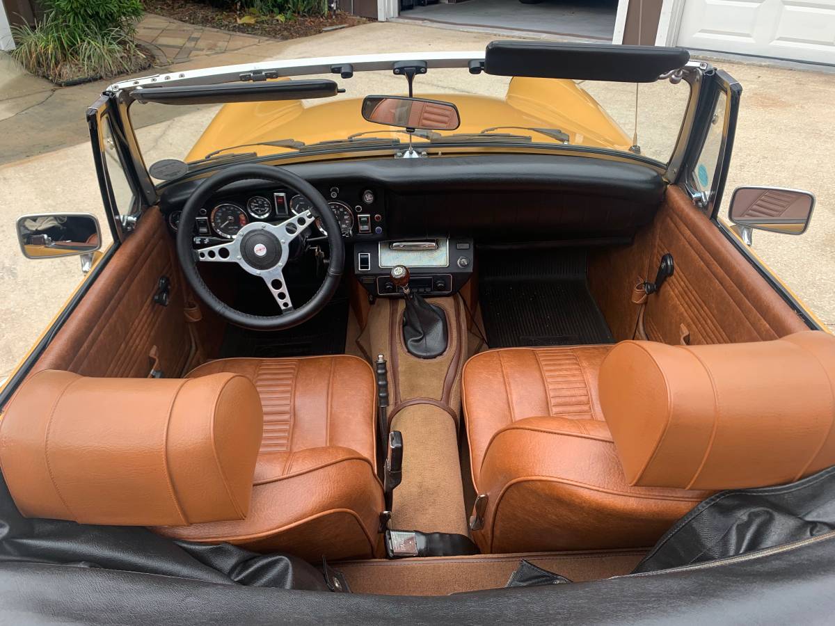 Mg-midget-1976-yellow-16