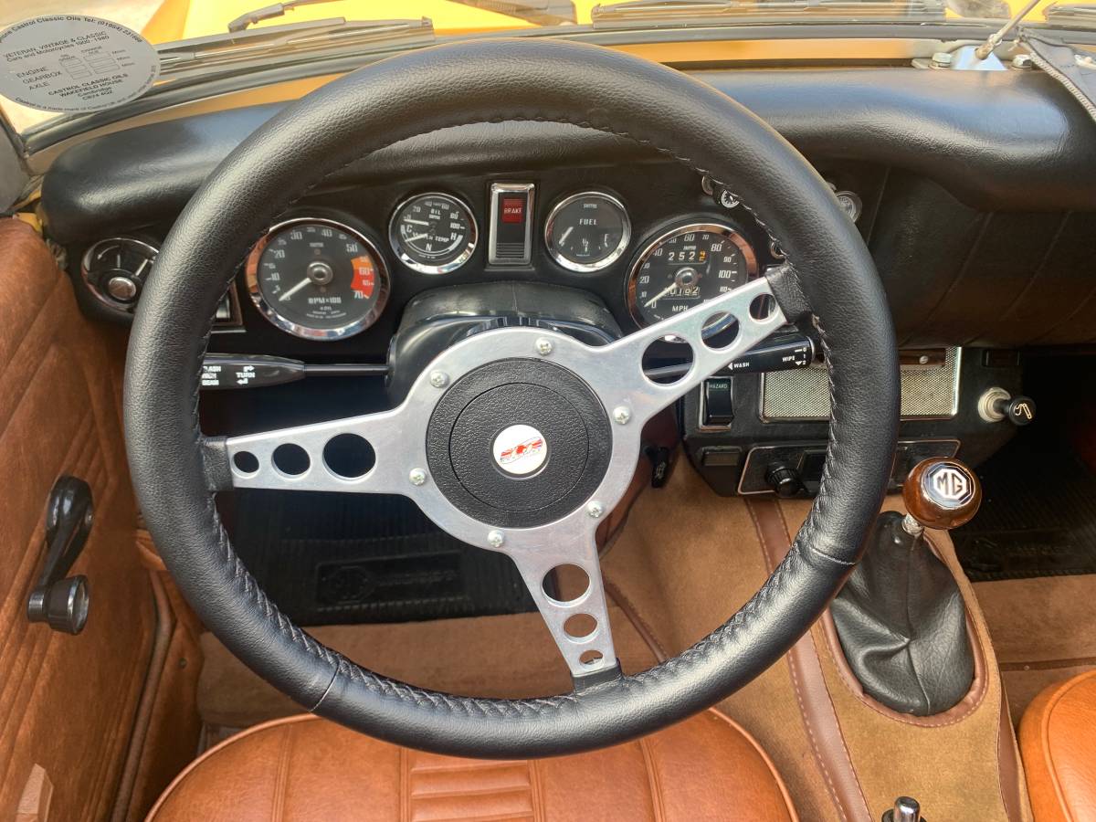 Mg-midget-1976-yellow-8