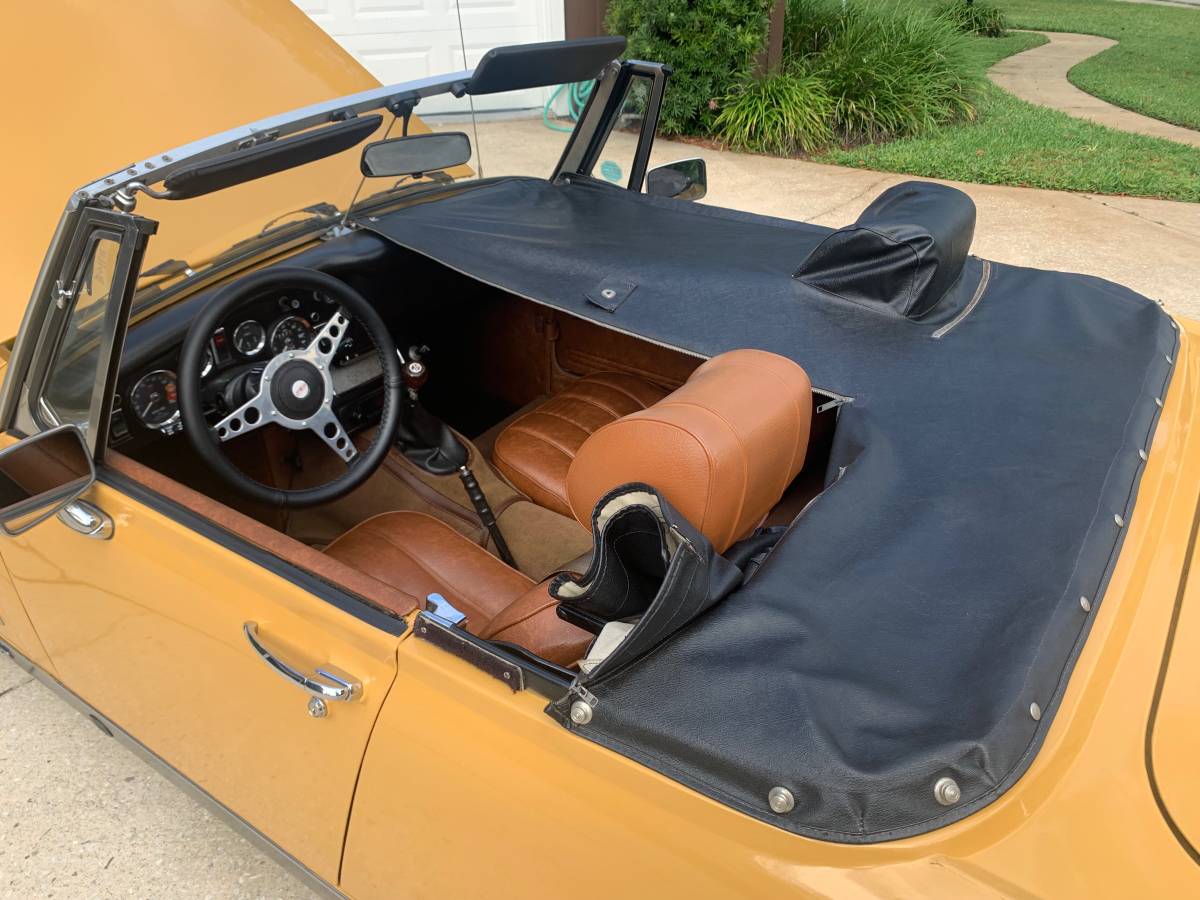 Mg-midget-1976-yellow-9