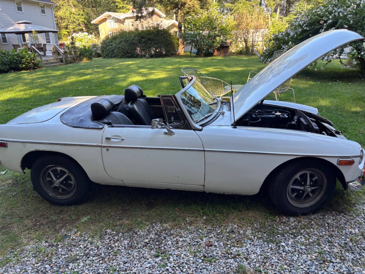 Mgb-1971-white-1