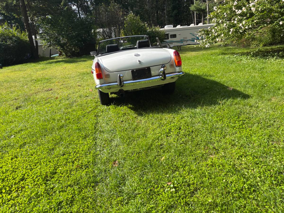 Mgb-1971-white-8