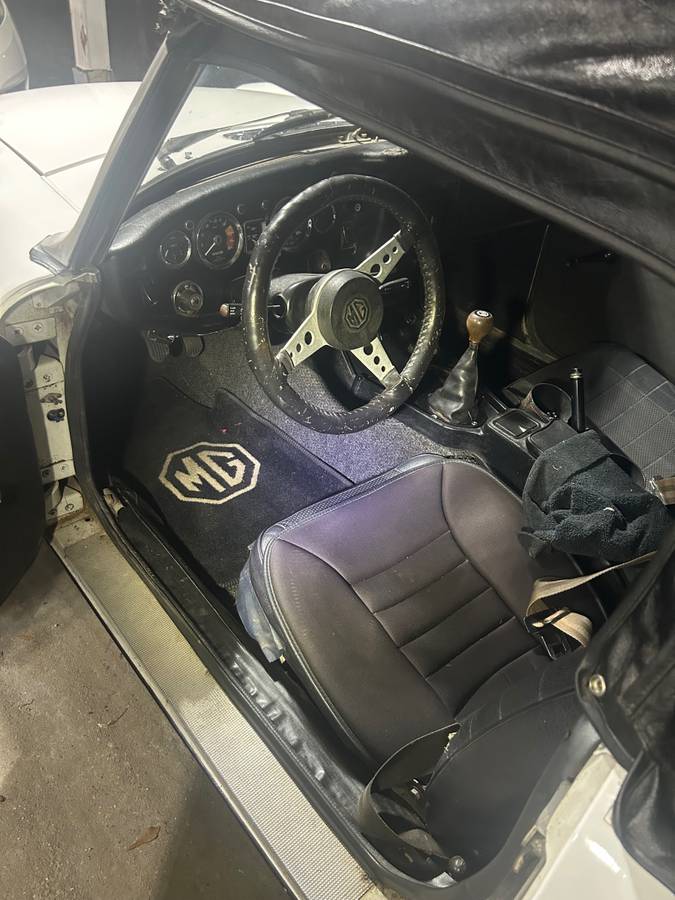 Mgb-convertible-1973-5