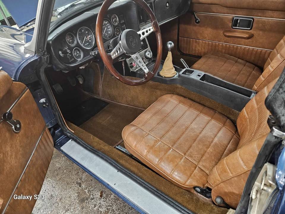 Mgb-convertible-1974-blue-11