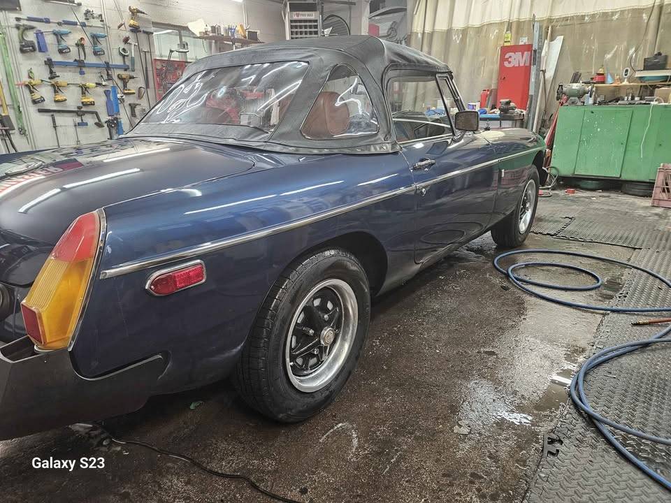 Mgb-convertible-1974-blue-12