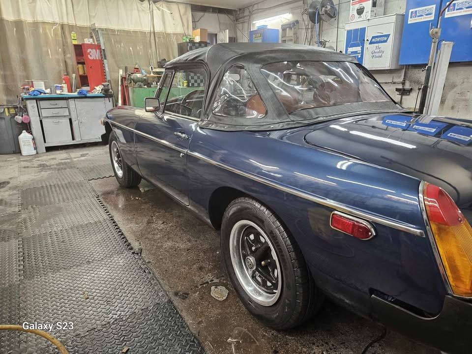 Mgb-convertible-1974-blue-2
