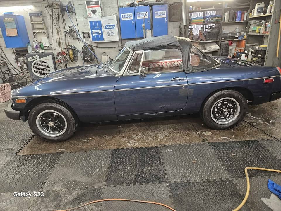 Mgb-convertible-1974-blue