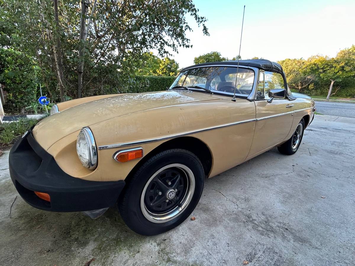 Mgb-roadster-1977-yellow-14