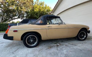 Mgb-roadster-1977-yellow-15