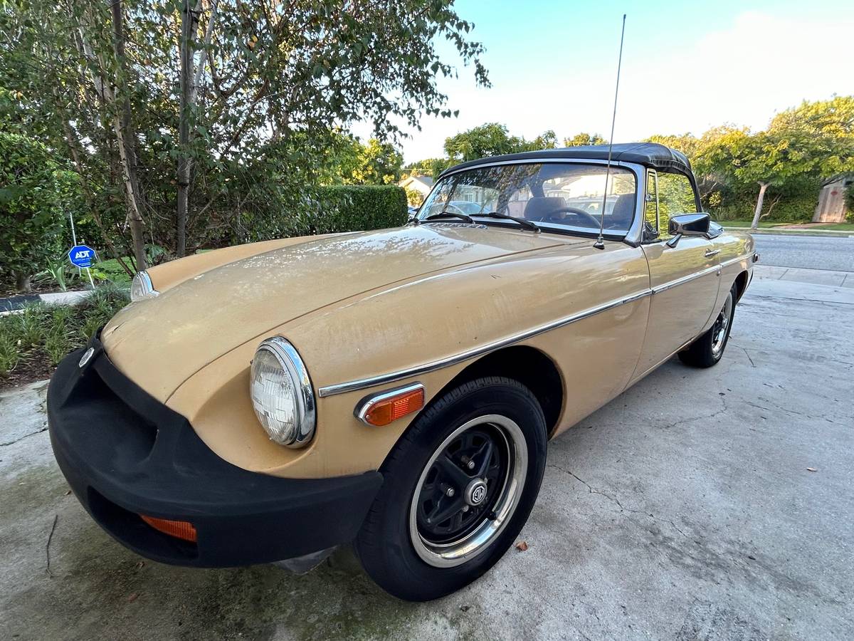 Mgb-roadster-1977-yellow-2