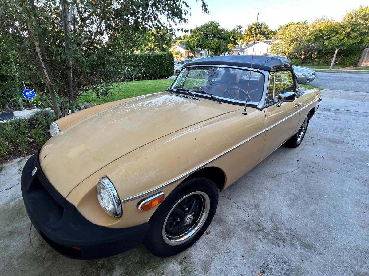 Mgb-roadster-1977-yellow-3