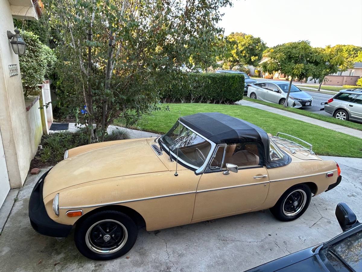 Mgb-roadster-1977-yellow-4