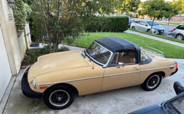 Mgb-roadster-1977-yellow-5