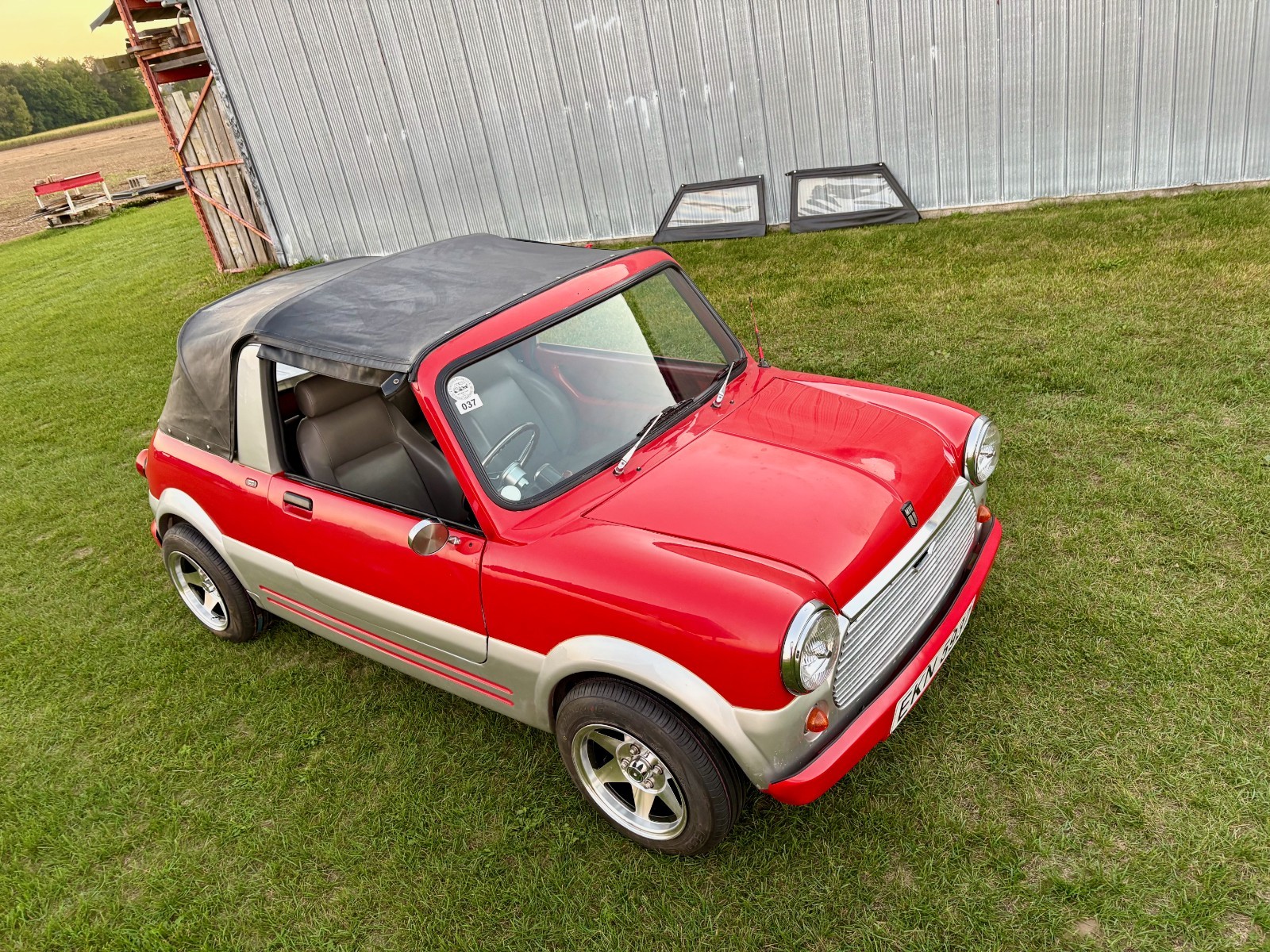 Mini-Classic-Mini-1967-Convertible-12