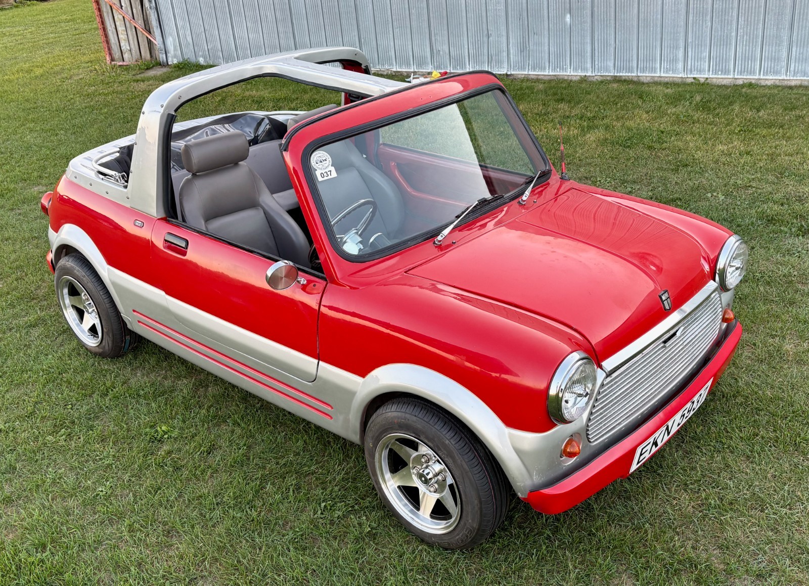 Mini-Classic-Mini-1967-Convertible-3