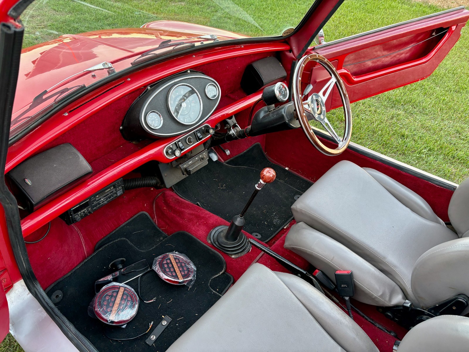 Mini-Classic-Mini-1967-Convertible-5