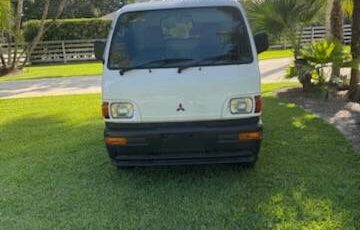 Mitsubishi-1996-white-2