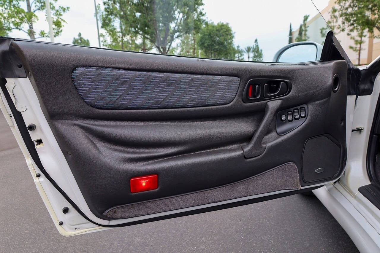 Mitsubishi-3000GT-1995-Coupe-12