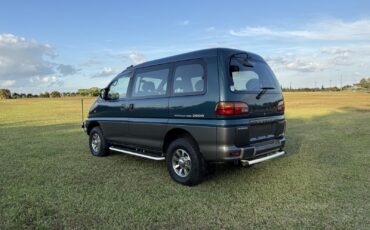Mitsubishi-Delica-1996-Minivan-1