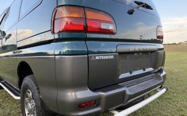Mitsubishi-Delica-1996-Minivan-13