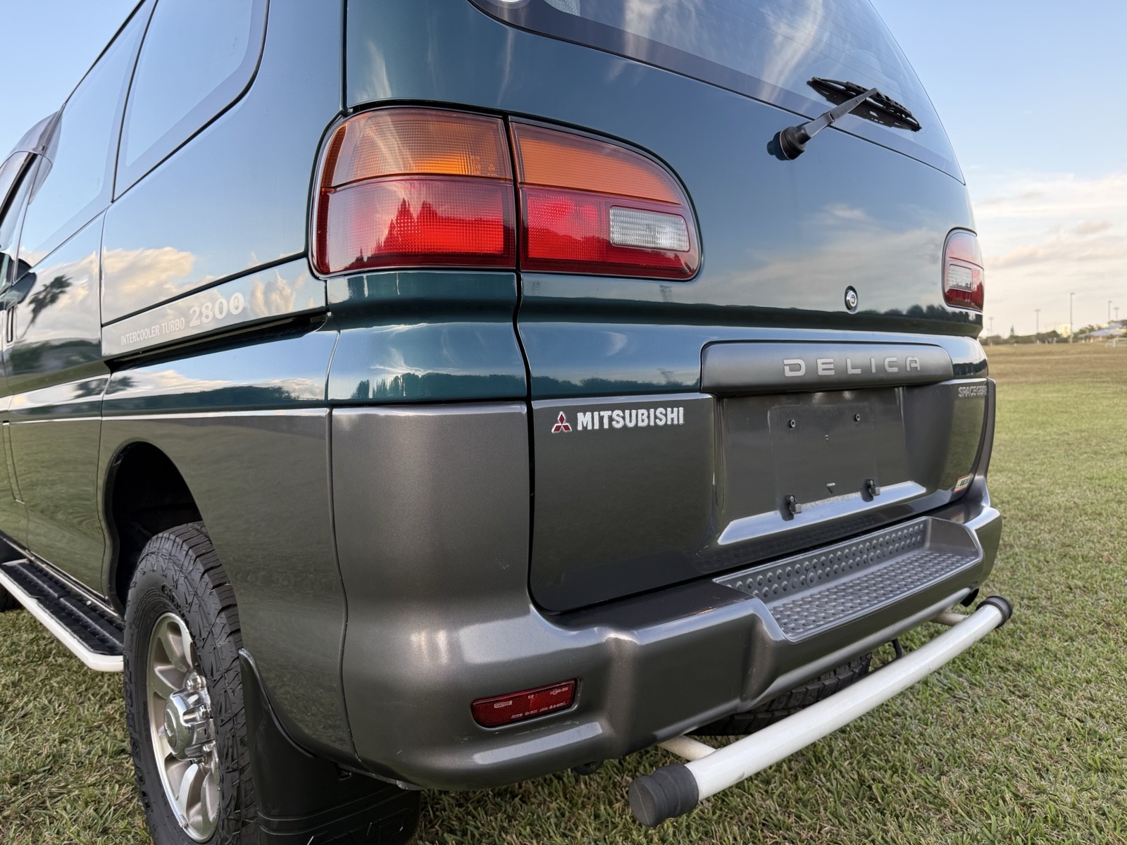 Mitsubishi-Delica-1996-Minivan-13