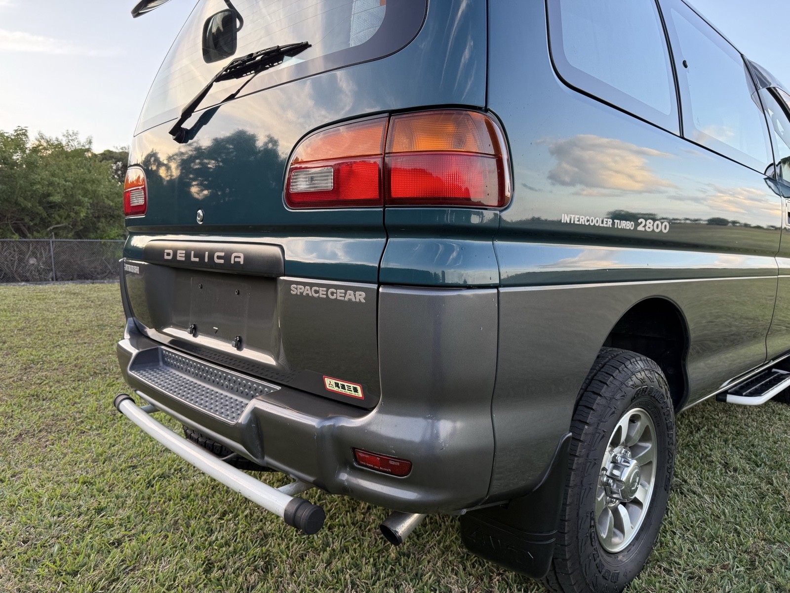 Mitsubishi-Delica-1996-Minivan-14