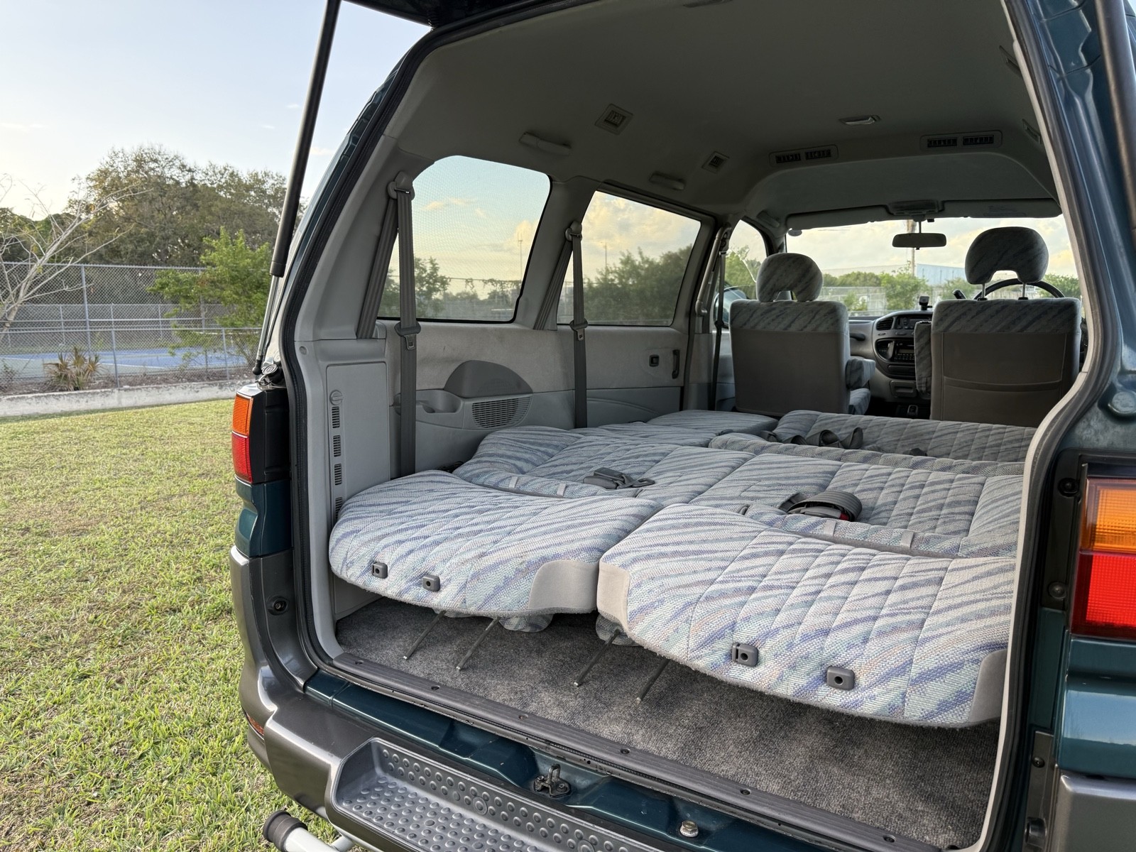 Mitsubishi-Delica-1996-Minivan-20