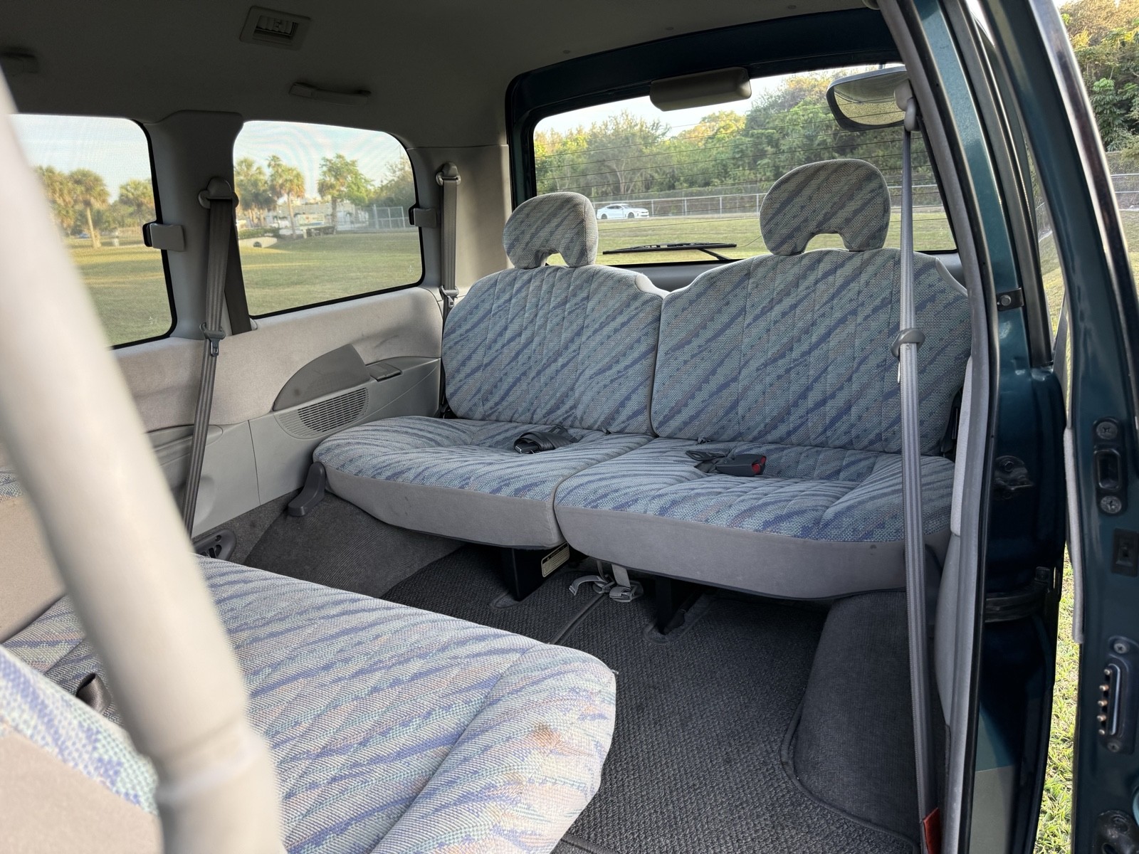 Mitsubishi-Delica-1996-Minivan-23