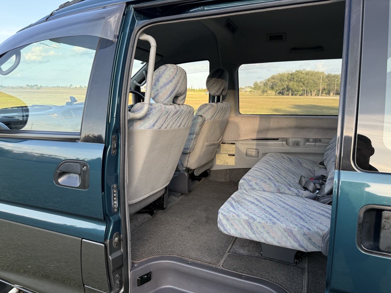 Mitsubishi-Delica-1996-Minivan-26