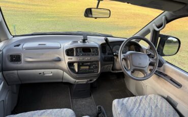 Mitsubishi-Delica-1996-Minivan-27