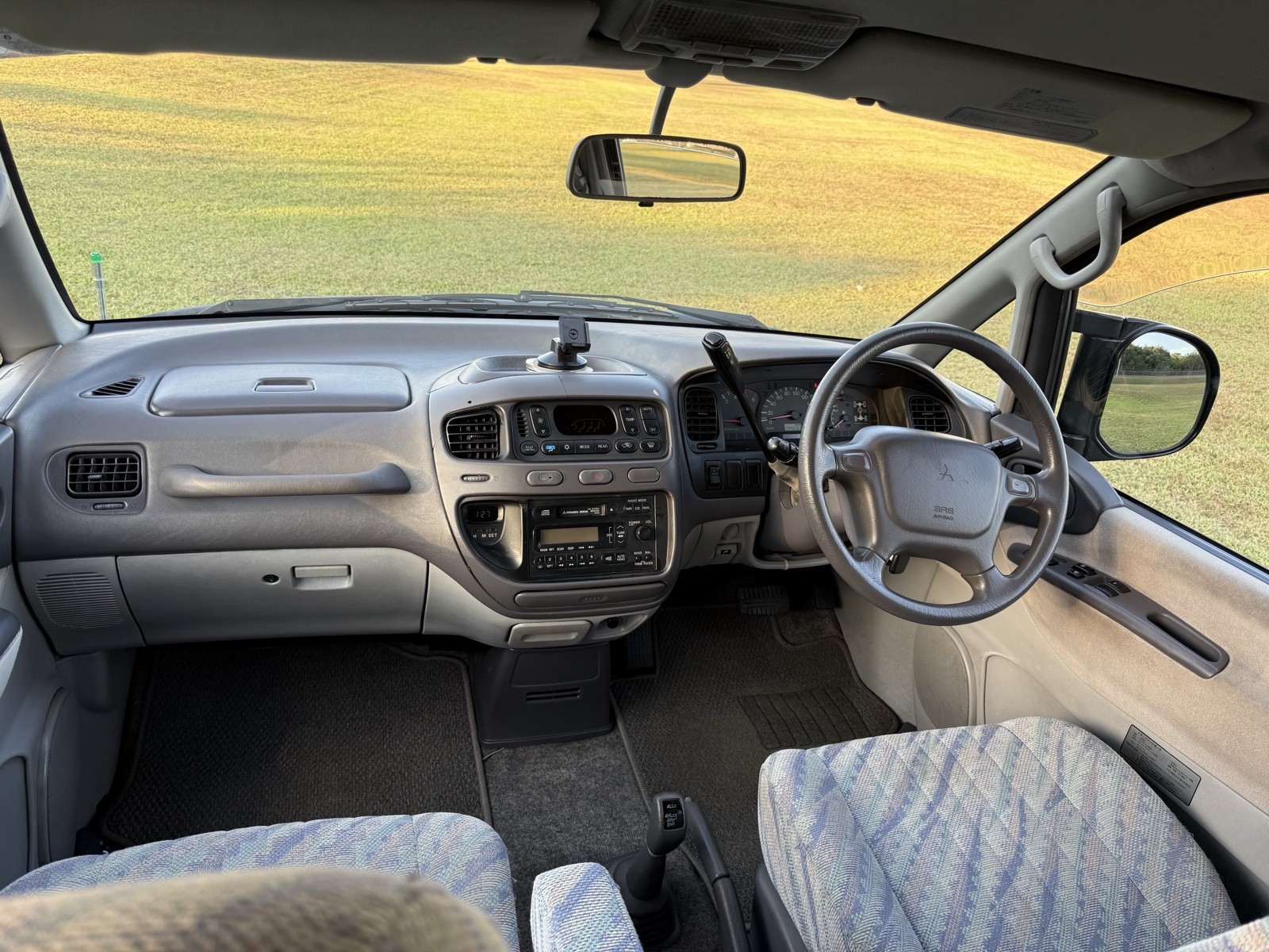 Mitsubishi-Delica-1996-Minivan-27