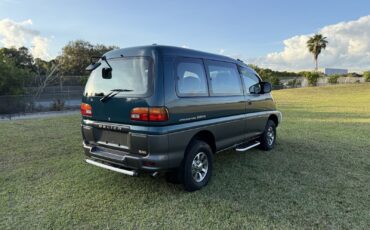 Mitsubishi-Delica-1996-Minivan-3