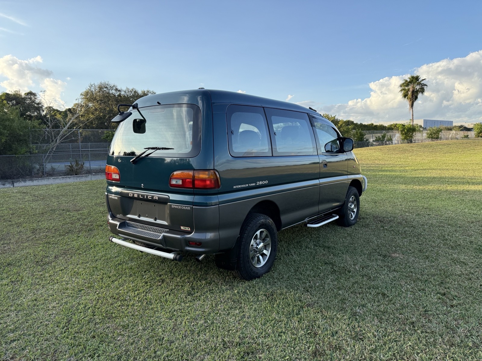 Mitsubishi-Delica-1996-Minivan-3