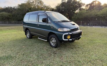 Mitsubishi-Delica-1996-Minivan